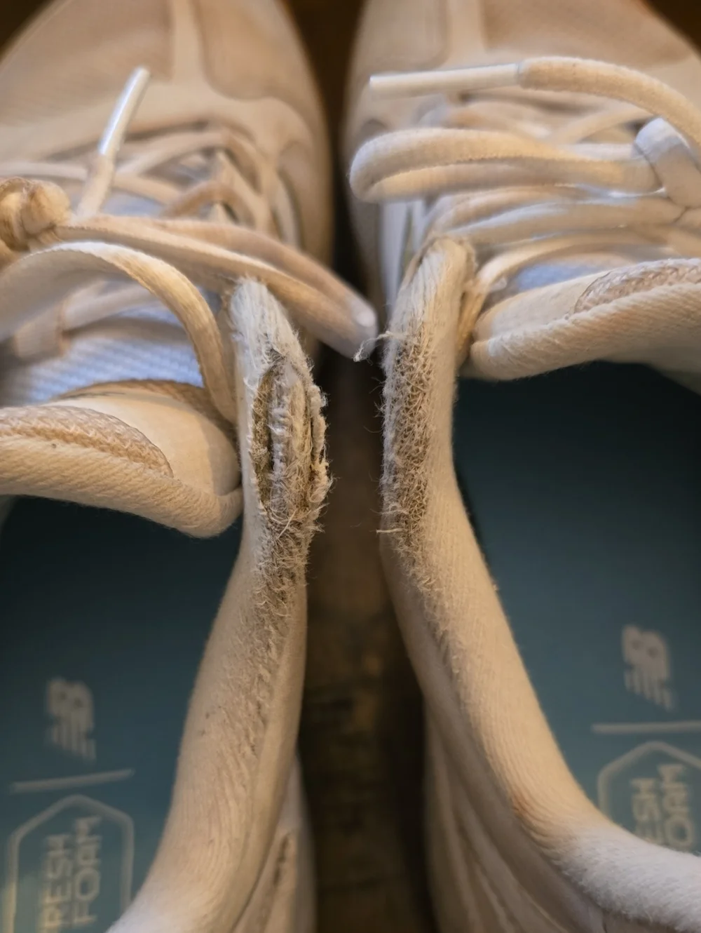 New Balance Men’s White Baseball Turf Shoes